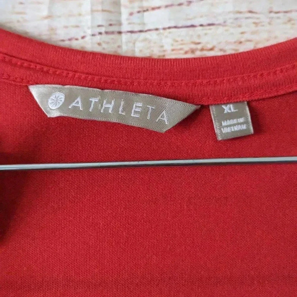 Athleta Size XL Cloudlight V Neck Tee Red Drop Shoulder Curved Hem Stretchy - Picture 5 of 11
